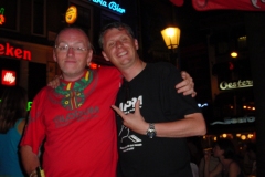 20010704-me-nik